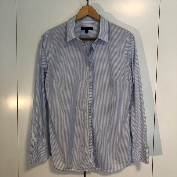 Banana Republic button down blouse. Classic wardrobe staple - Picture 2 of 7